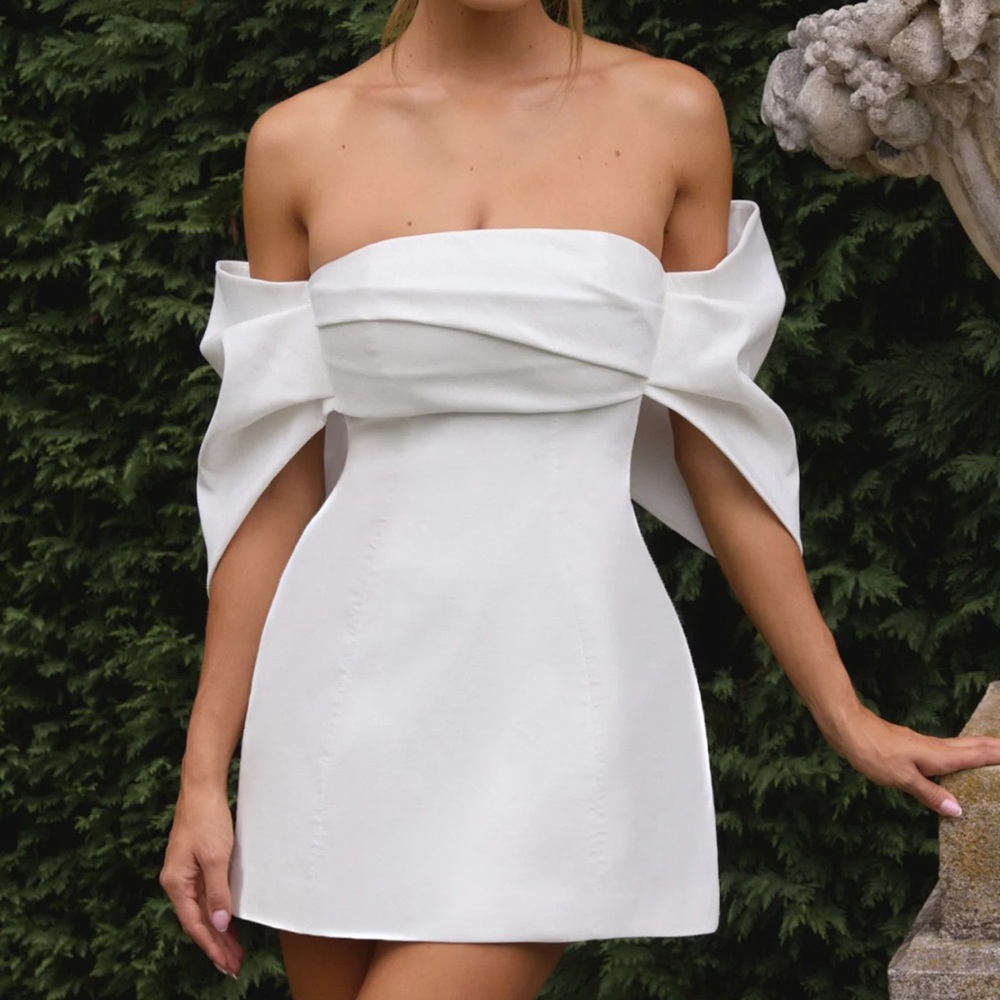 Chic Strapless White Dress